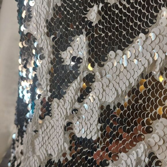 Women's Sequin Sleeveless Top - Picture 3 of 11